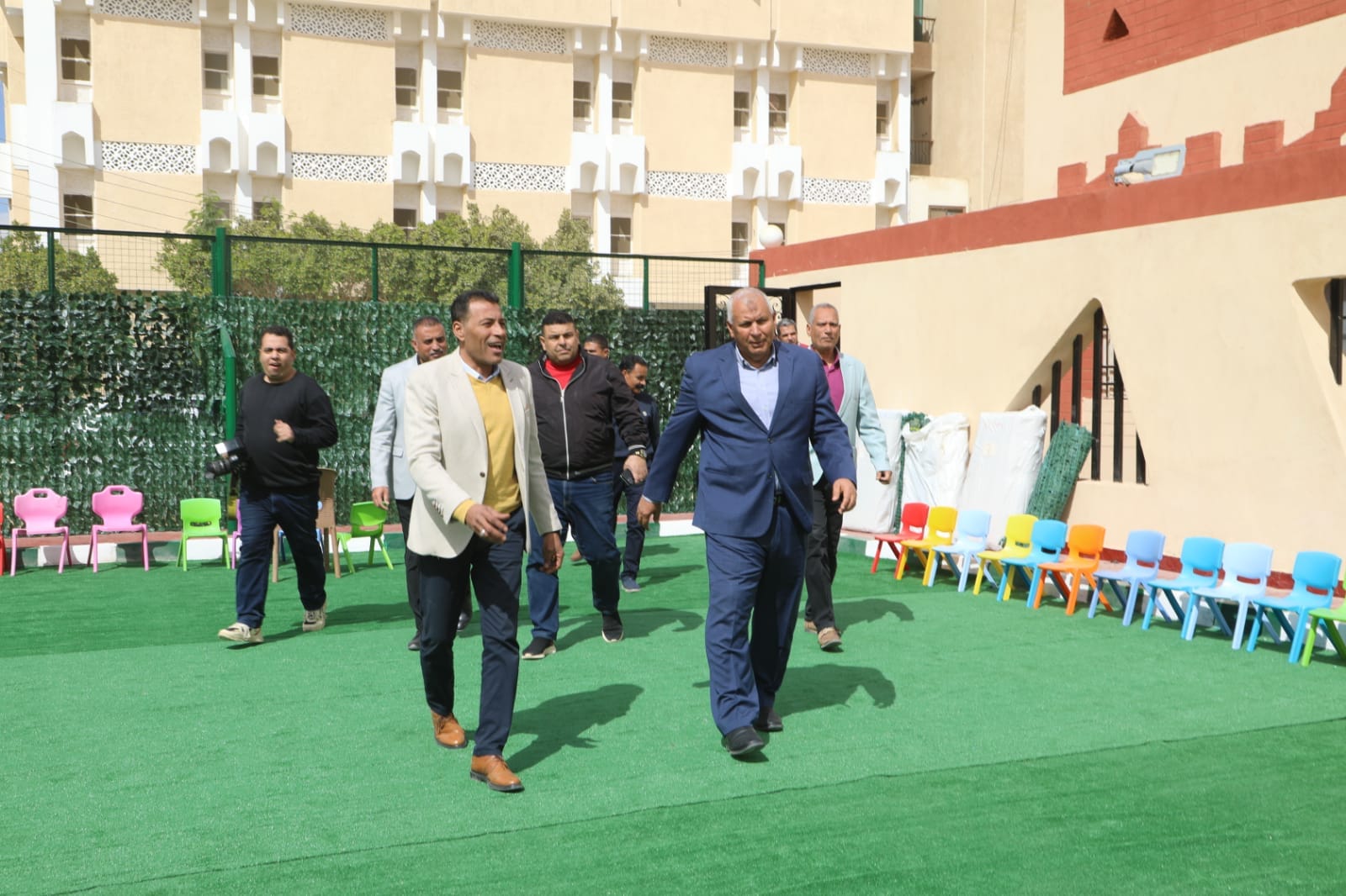 محافظ الوادي الجديد يتفقد حضانة العبور بالخارجة