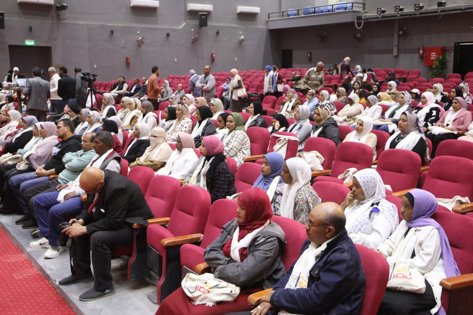 143 فتاة وسيدة من محافظات حدودية في الوادي الجديد