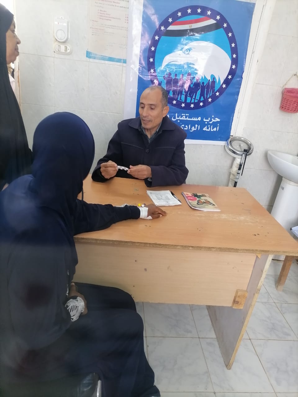 قافلة طبية في 6 تخصصات طبية بالخارجة