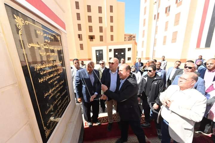 وزير الإسكان ومحافظ الوادى الجديد يفتتحان مشروع درة الوادى بمدينة الخارجة