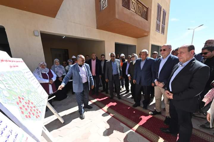 وزير الإسكان يتابع تفاصيل مشرؤوع 26 عمارة في الوادي الجديد