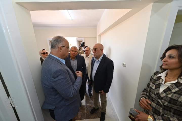 وزير الإسكان يتفقد وحدات اسكان مشروع درة الوادي