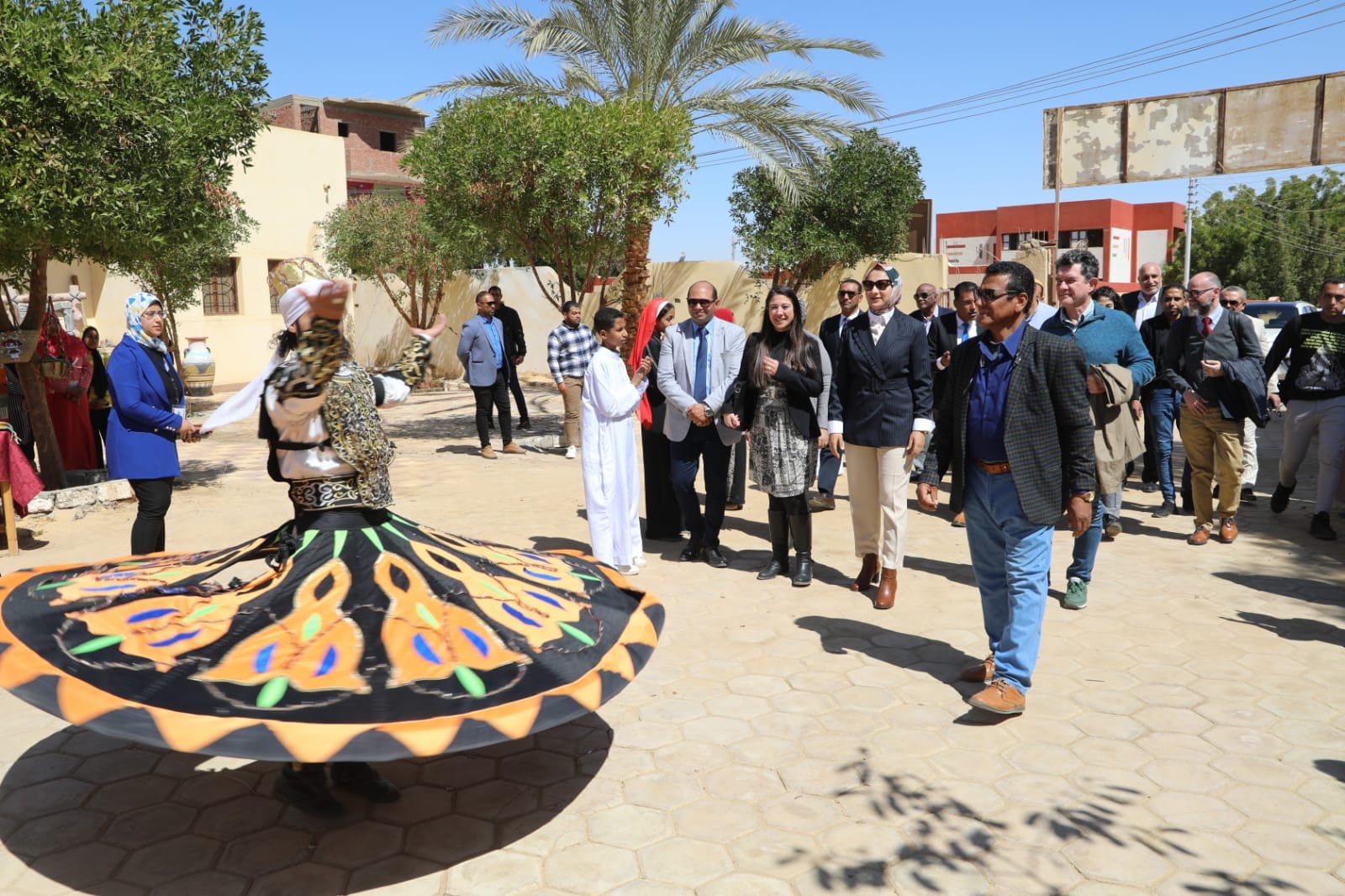 عرض تنور خلال استقبال وفد ايطالي بالوادي الجديد