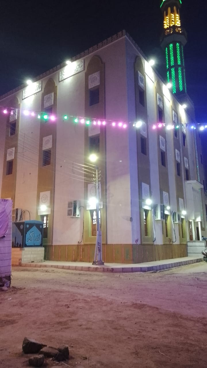 تعليق أحبال ضوئية على مساجد الوادي الجديد