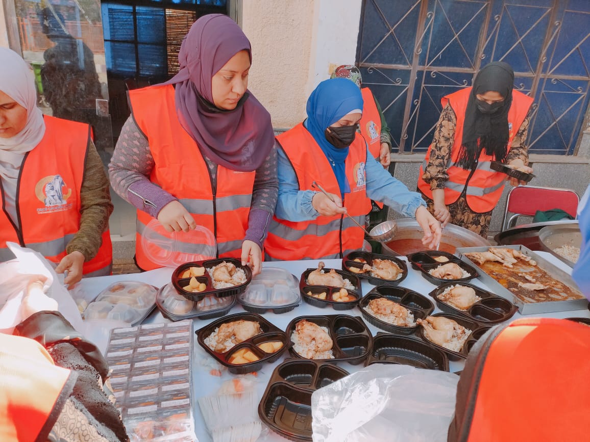 اعداد وجبات ساخنة للأكثر احتياجا بالوادي الجديد