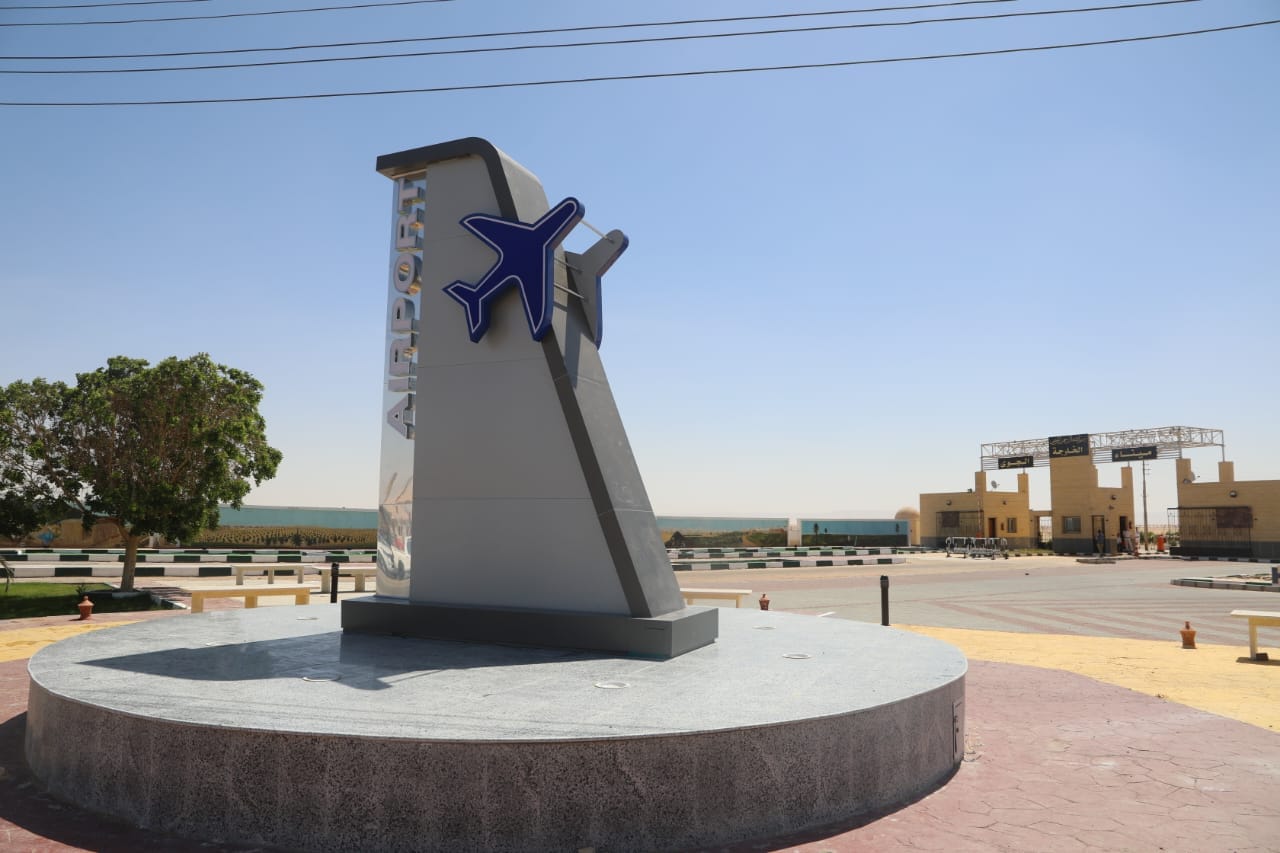 تطوير ميدان مطار الخارجة