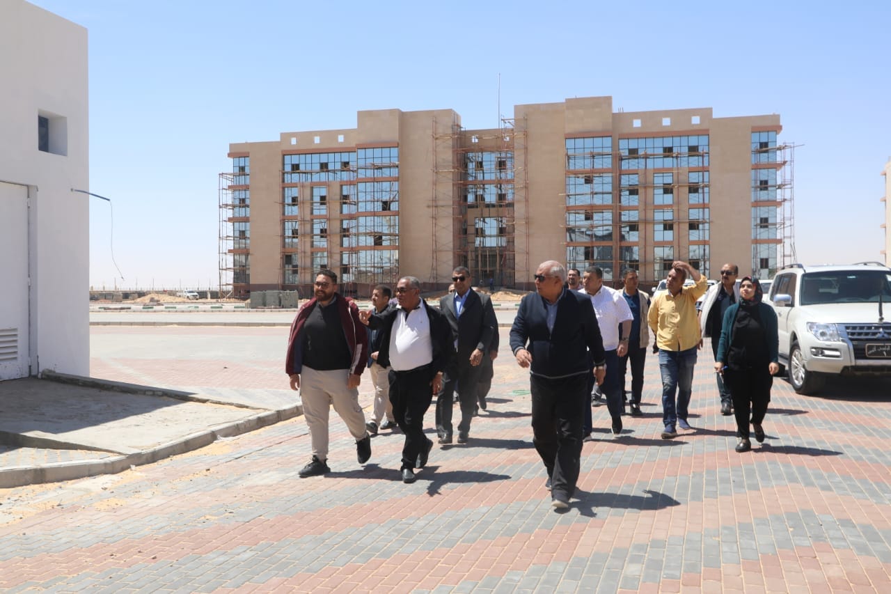 محافظ الوادي الجديد يتابع أعمال التشطيبات الجارية بمقر العاصمة الإدارية للمحافظة