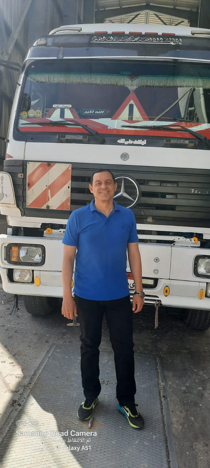 مشرف لجنة سلامة الغذاء خلال استلام القمح