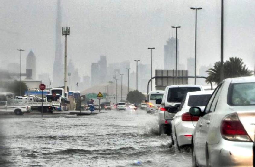 أمطار غزيرة تشهدها دول الخليج