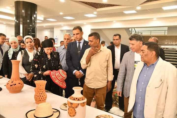 معرض للمنتجات التراثية البيئية للوادي الجديد بجامعة الوادي