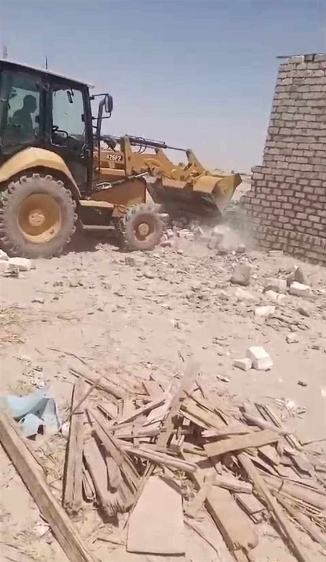 حملات ازالة على تعديات بالبناء بالوادي