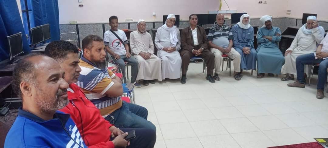 التوعية بطريق الاستفادة من جريد النخيل بدلا من حرقه