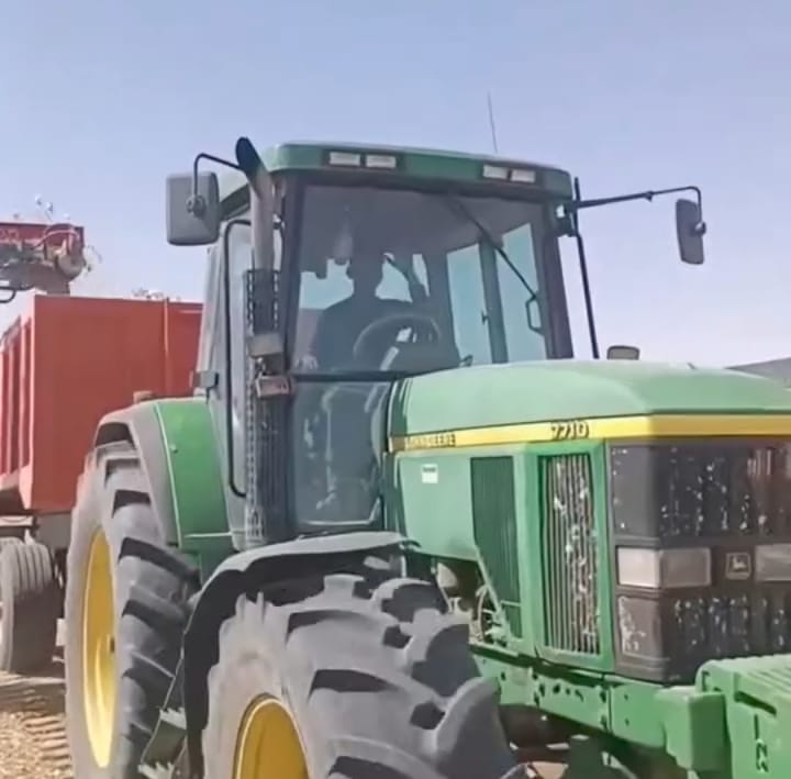 معدات زراعية لحصاد 14280 فدان بصل بالوادي الجديد