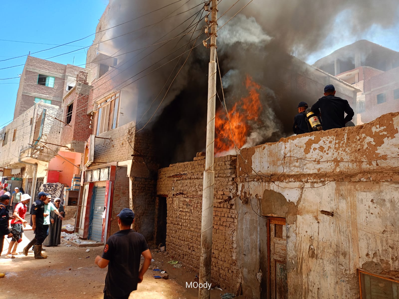 نشوب النيران في منزل بمدينة الخارجة (1)