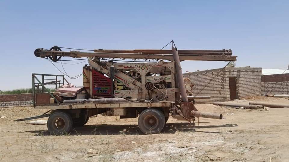 ضبط حفار آبار جوفية مخالف بأراضي مملوكة للدولة في الوادي الجديد (1)