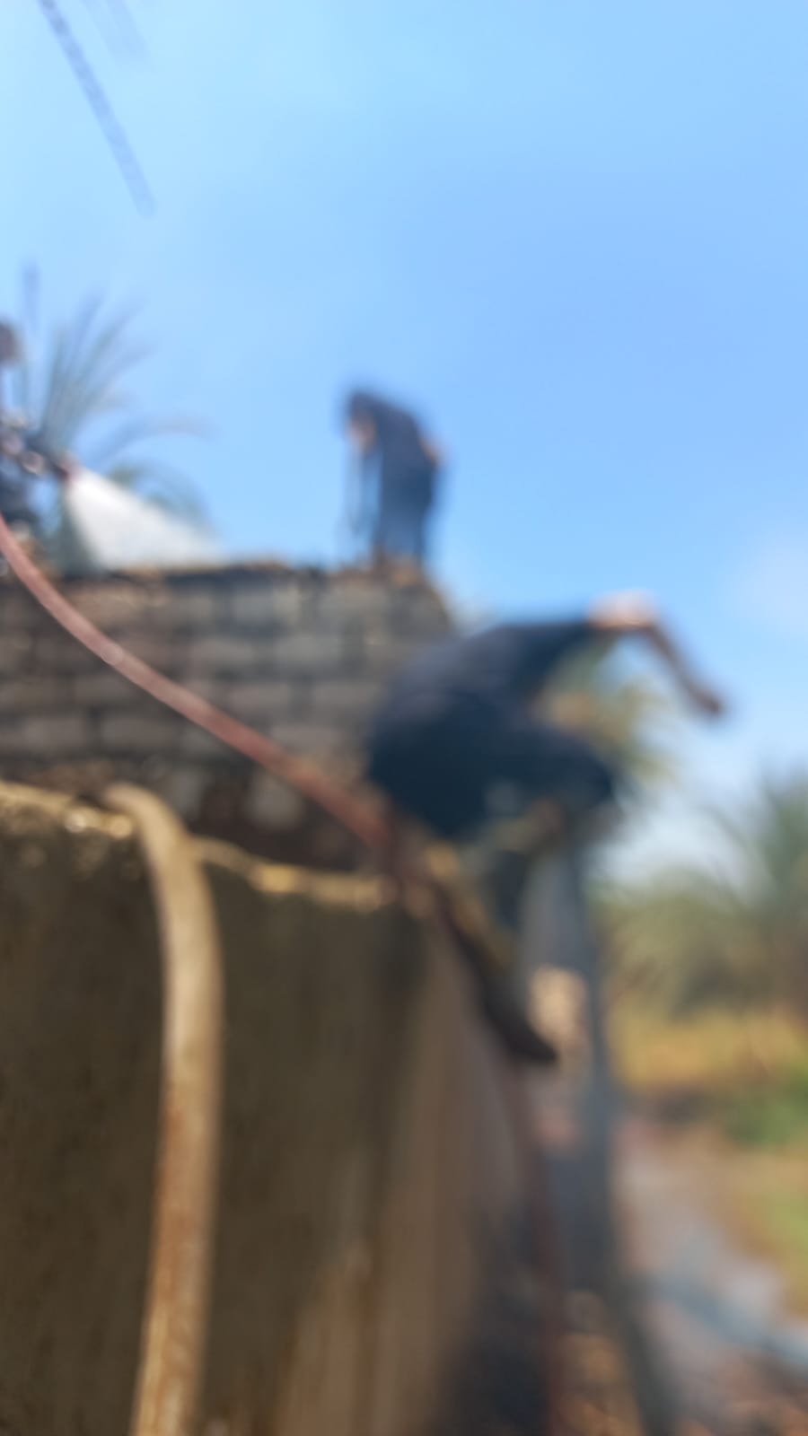 جهود الإطفاء في حريق شارع بوسعيد بالخارجة (4)