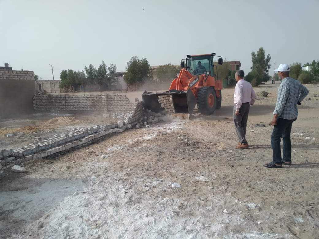 ازالة تعديات على املاك دولة في قرى الخارجة (1)