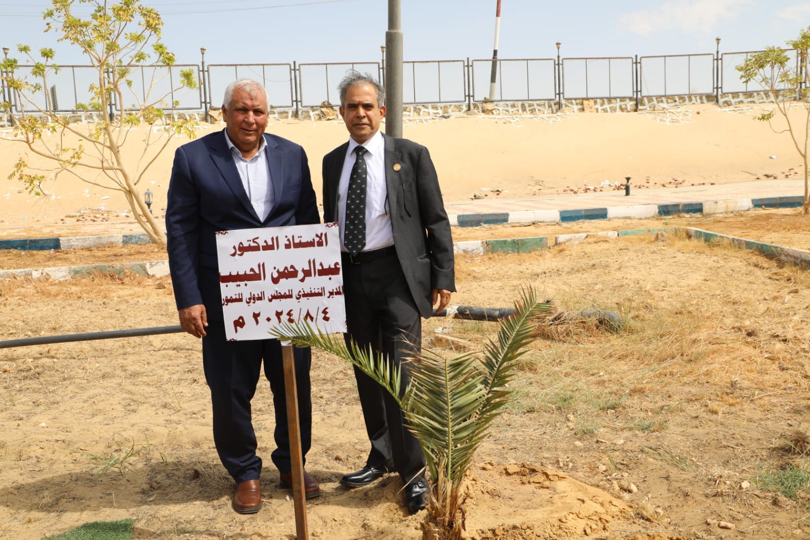 جانب من زيارة مدير مجلس التمور للوادي الجديد (1)