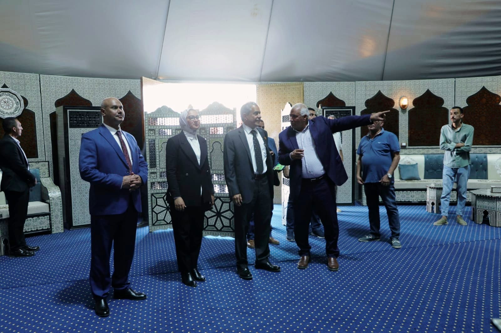 جانب من زيارة مدير مجلس التمور للوادي الجديد (5)