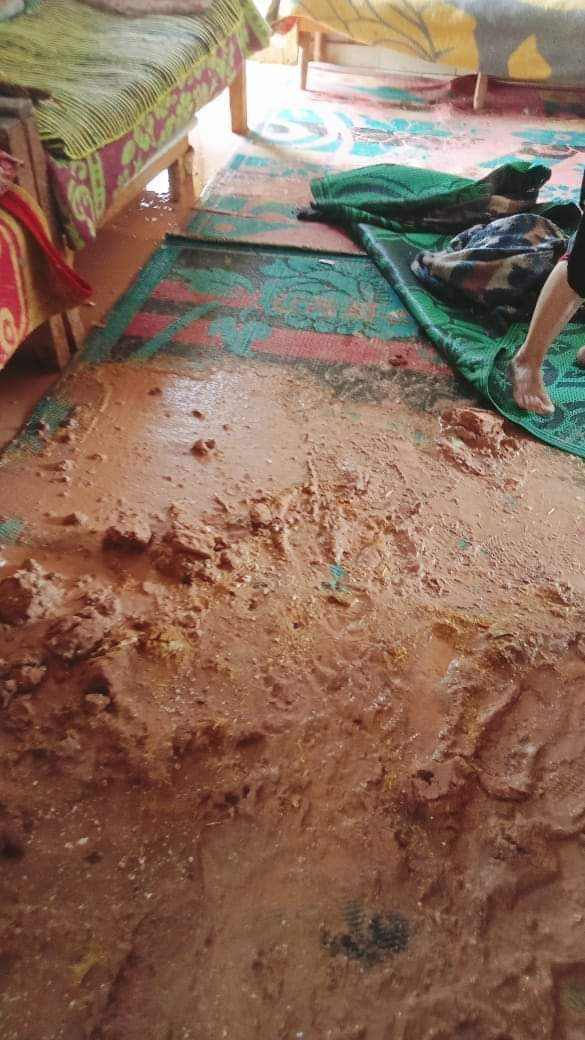 غرق منازل المواطنين بقري الاربعين بسبب مياه الأمطار الغزيرة بالوادي الجديد (2)