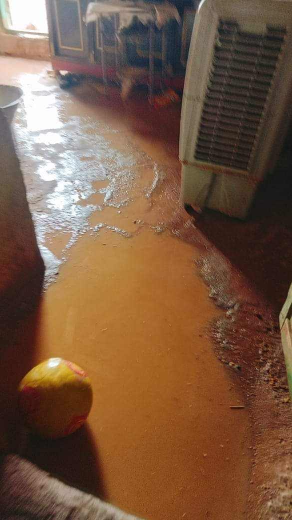 غرق منازل المواطنين بقري الاربعين بسبب مياه الأمطار الغزيرة بالوادي الجديد (6)