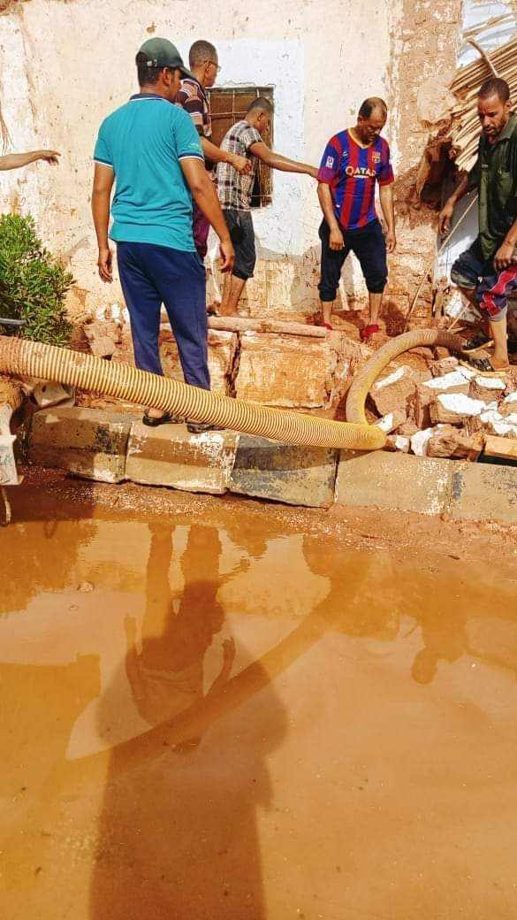 غرق منازل المواطنين بقري الاربعين بسبب مياه الأمطار الغزيرة بالوادي الجديد (8)