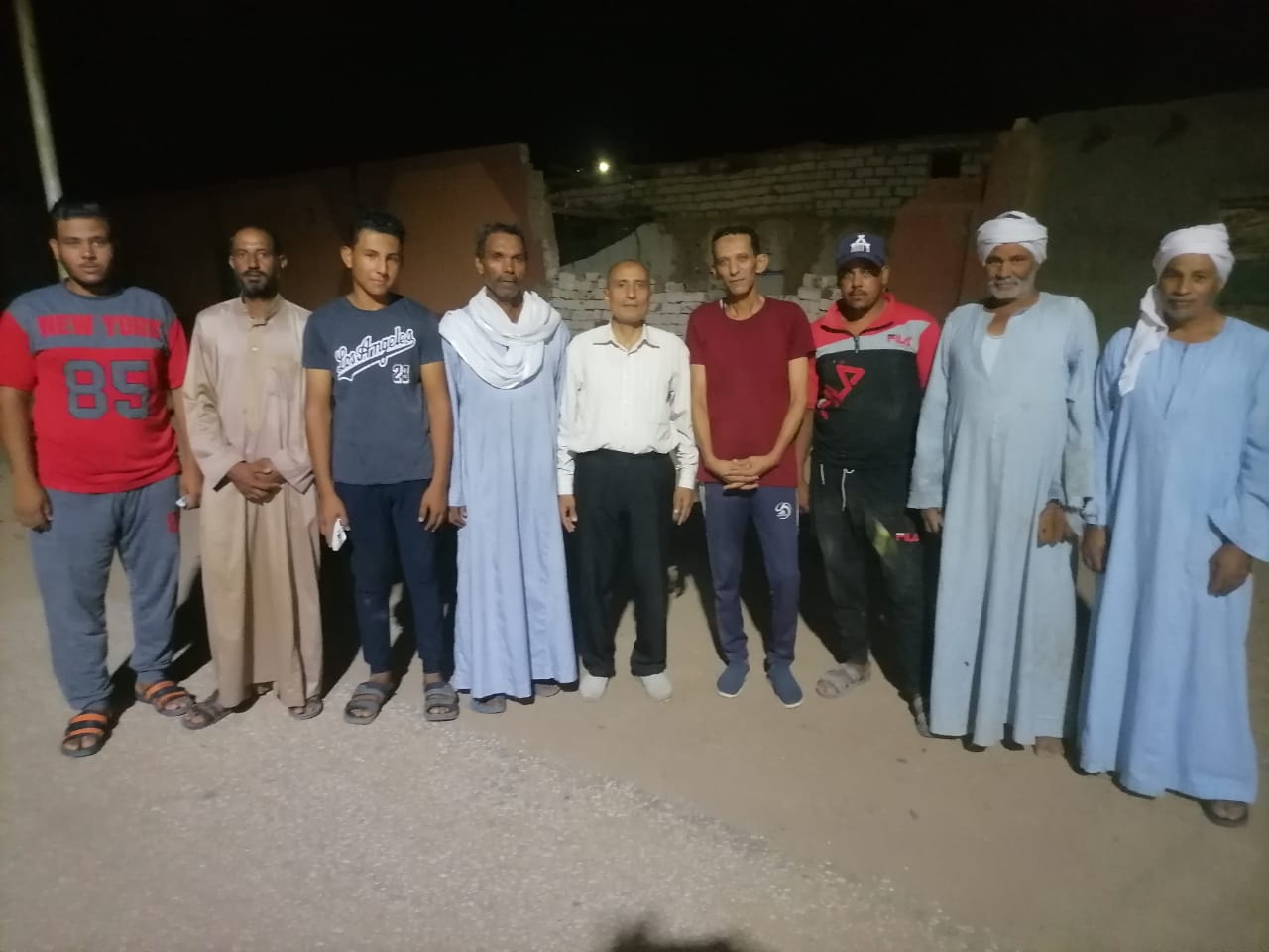 مساعدات مادية وعينية وعلاجية للمضارين من سقوط الامطار بمركز باريس بالوادي الجديد (6)
