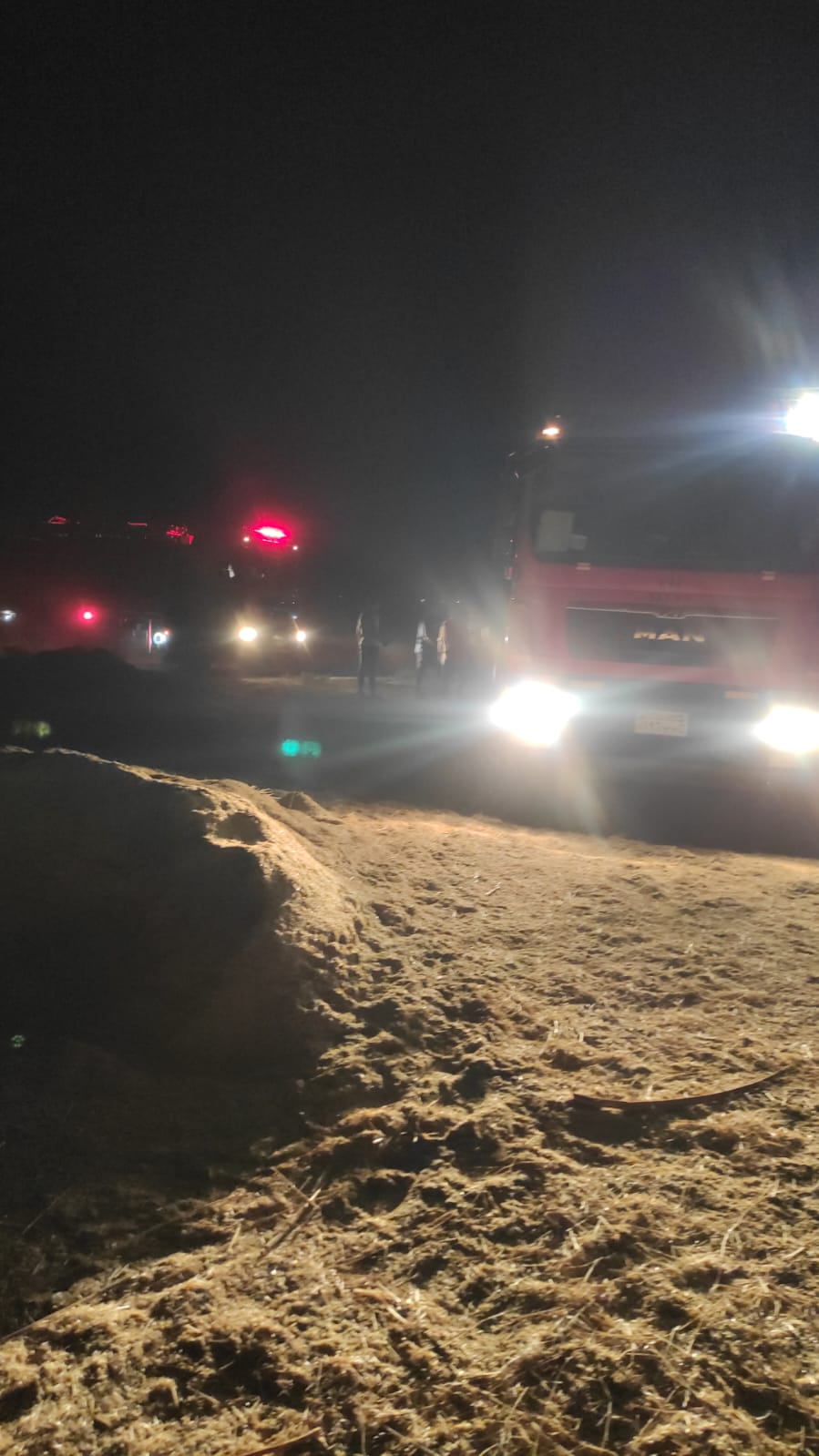 نفوق ماشية وتفحم حظائر في حريق هائل بقرية الهنداو في الوادي الجديد (1)