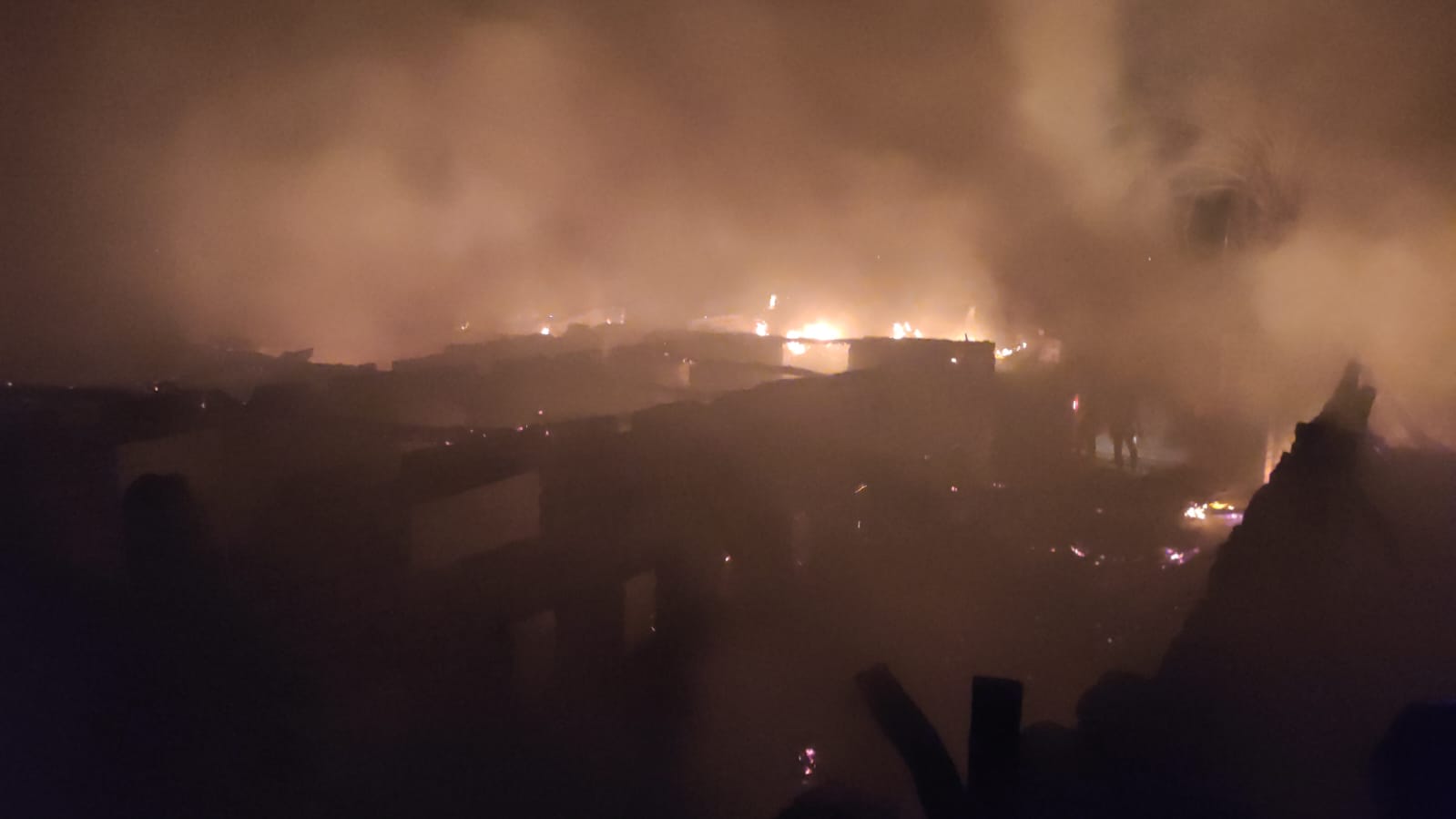 نفوق ماشية وتفحم حظائر في حريق هائل بقرية الهنداو في الوادي الجديد (5)