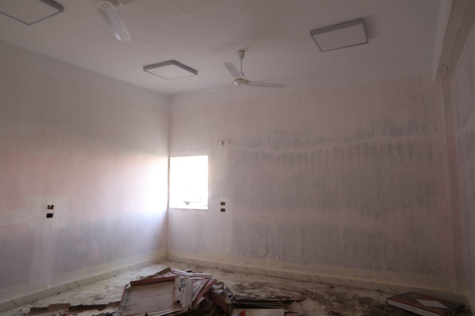 مشروع تحويل المبنى الغداري للمحافظة لبيوت طلبة بالخارجة (2)
