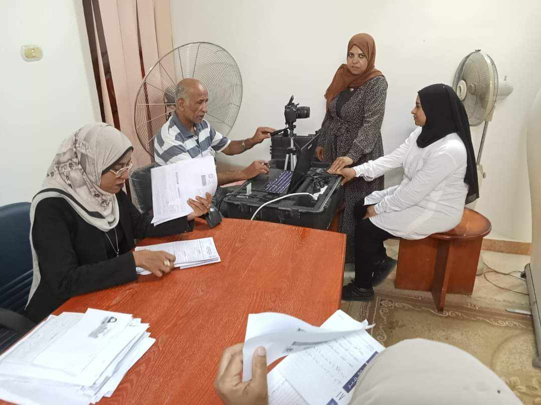 استخراج 600 بطاقة رقم قومي مجانًا للسيدات والفتيات في 16 قرية بالوادي الجديد (1)