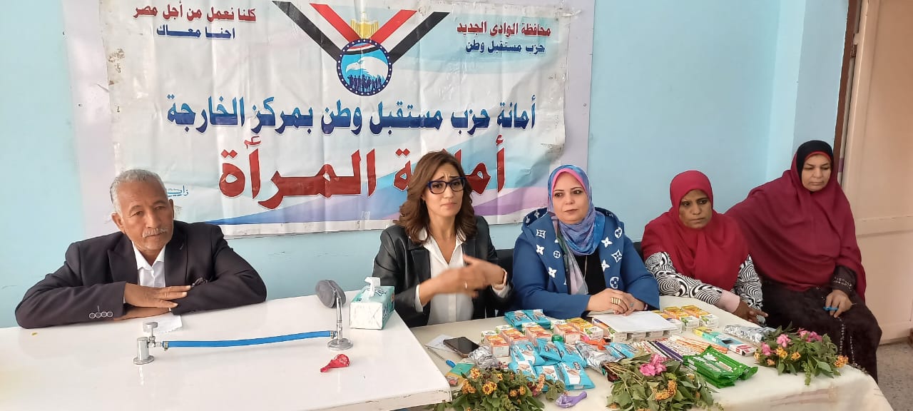 جانب من ندوة عن صحة الطفل بقرية الجزائر بمركز الخارجة (5)