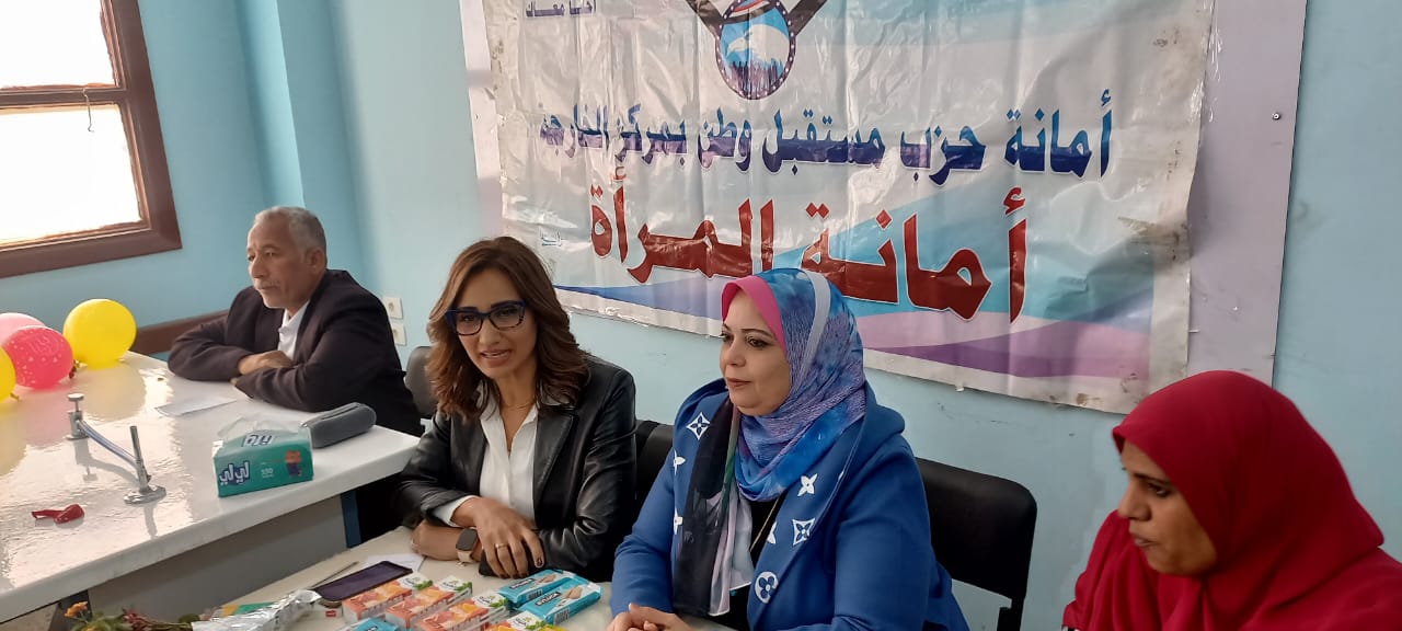 جانب من ندوة عن صحة الطفل بقرية الجزائر بمركز الخارجة (6)