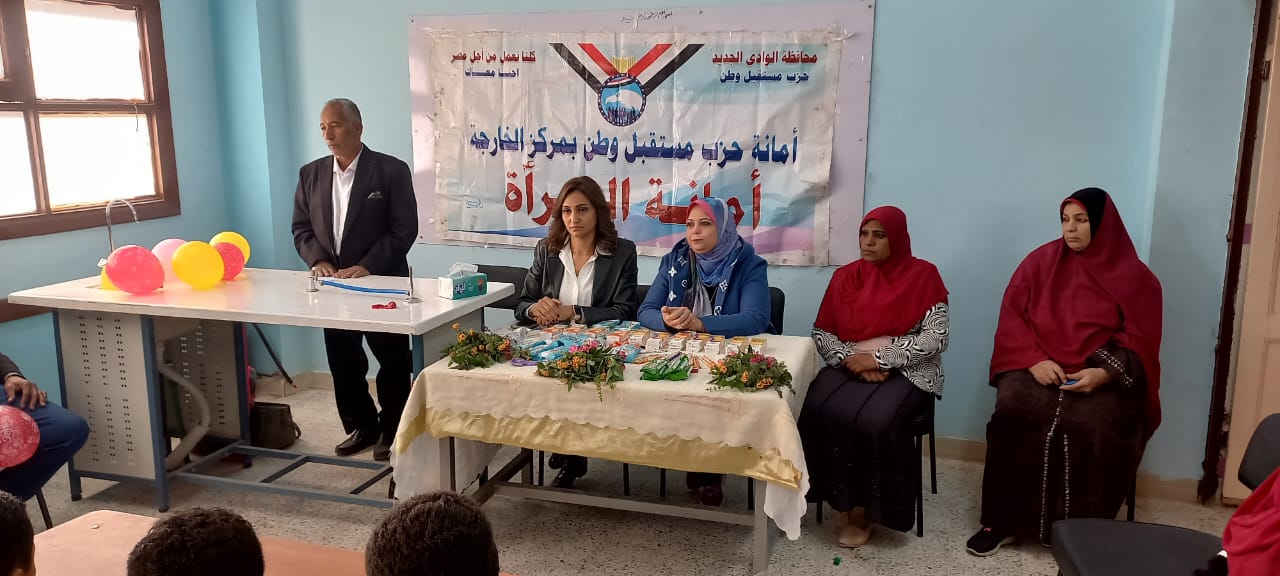 جانب من ندوة عن صحة الطفل بقرية الجزائر بمركز الخارجة (7)