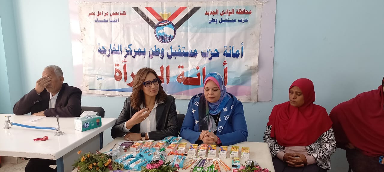 جانب من ندوة عن صحة الطفل بقرية الجزائر بمركز الخارجة (2)