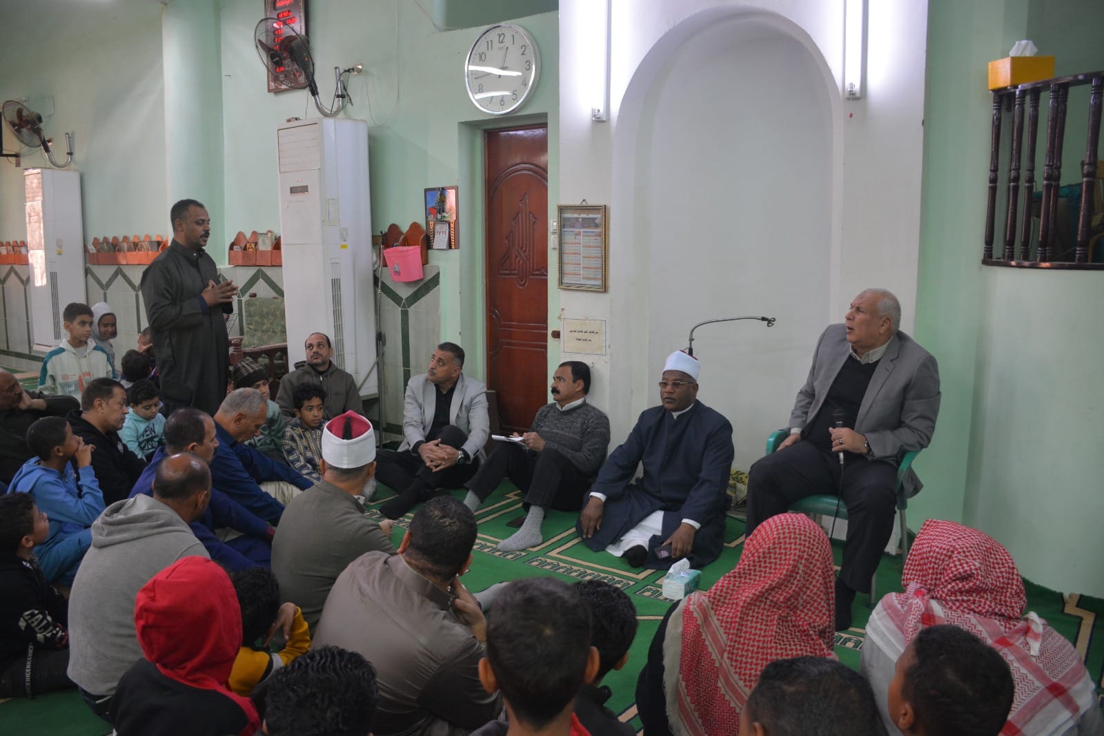 لقاء جماهيري بين محافظ الوادي الجديد وسكان الخارجة (2)