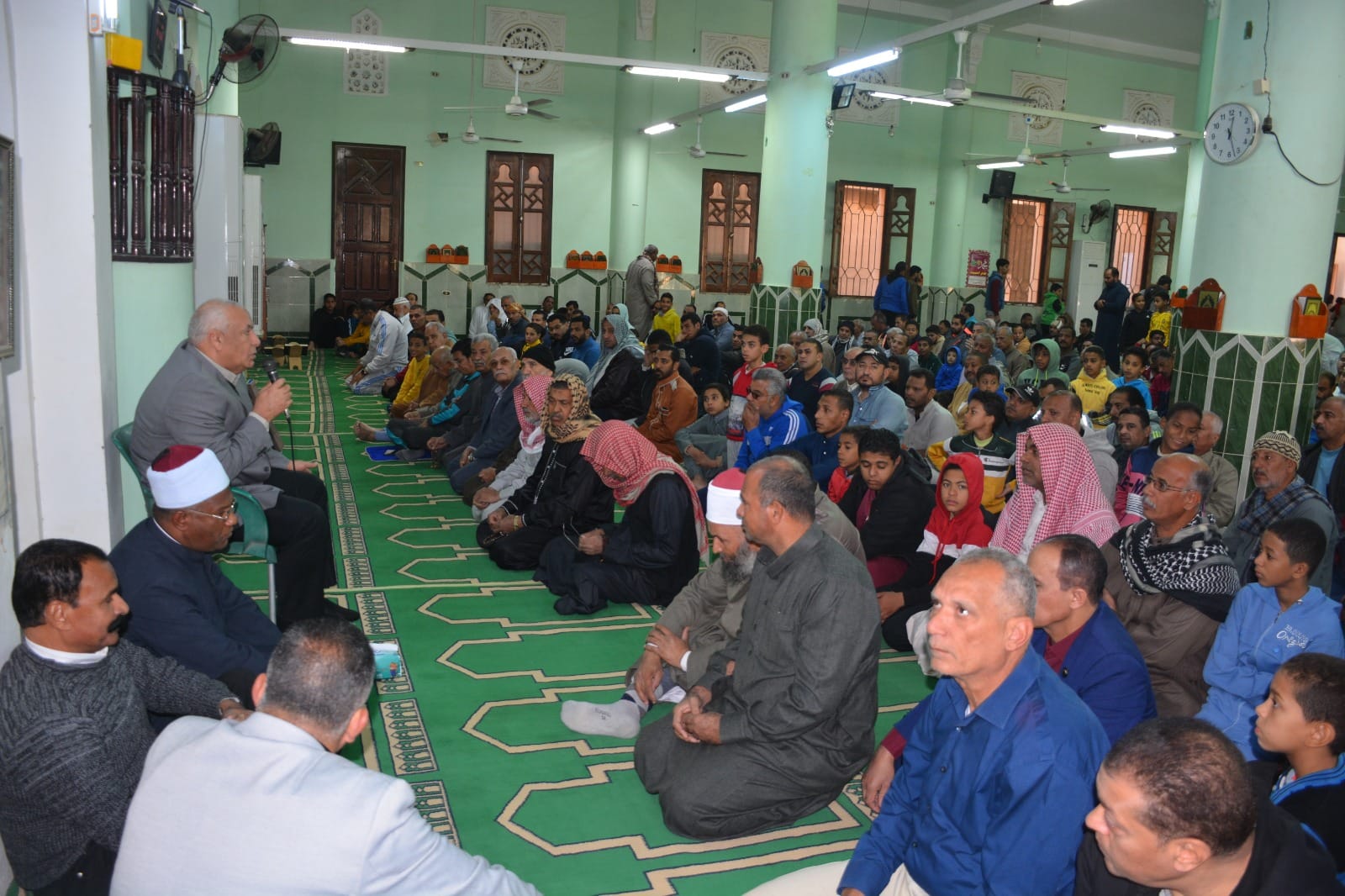 لقاء جماهيري بين محافظ الوادي الجديد وسكان الخارجة (3)