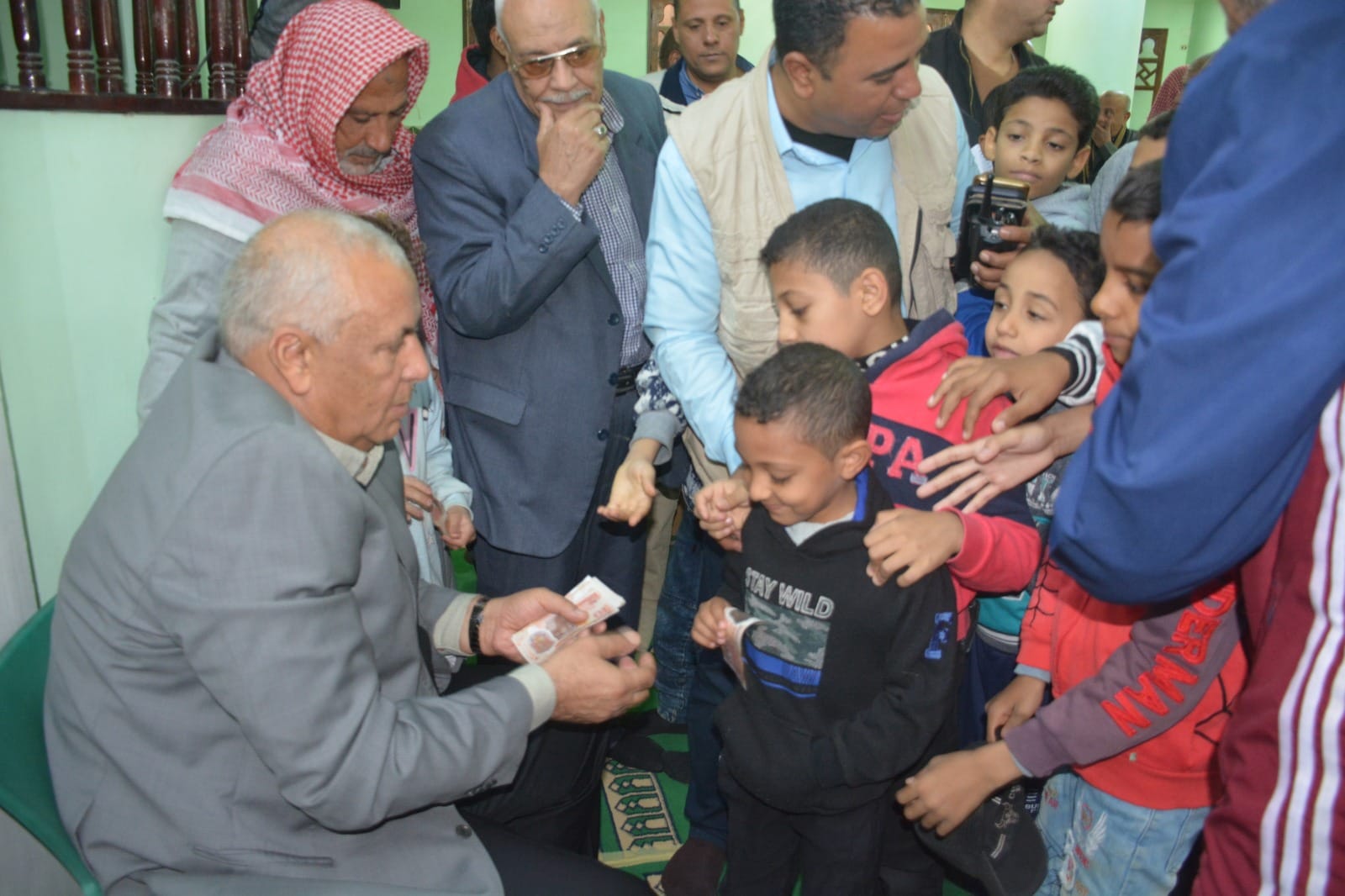 لقاء جماهيري بين محافظ الوادي الجديد وسكان الخارجة (4)