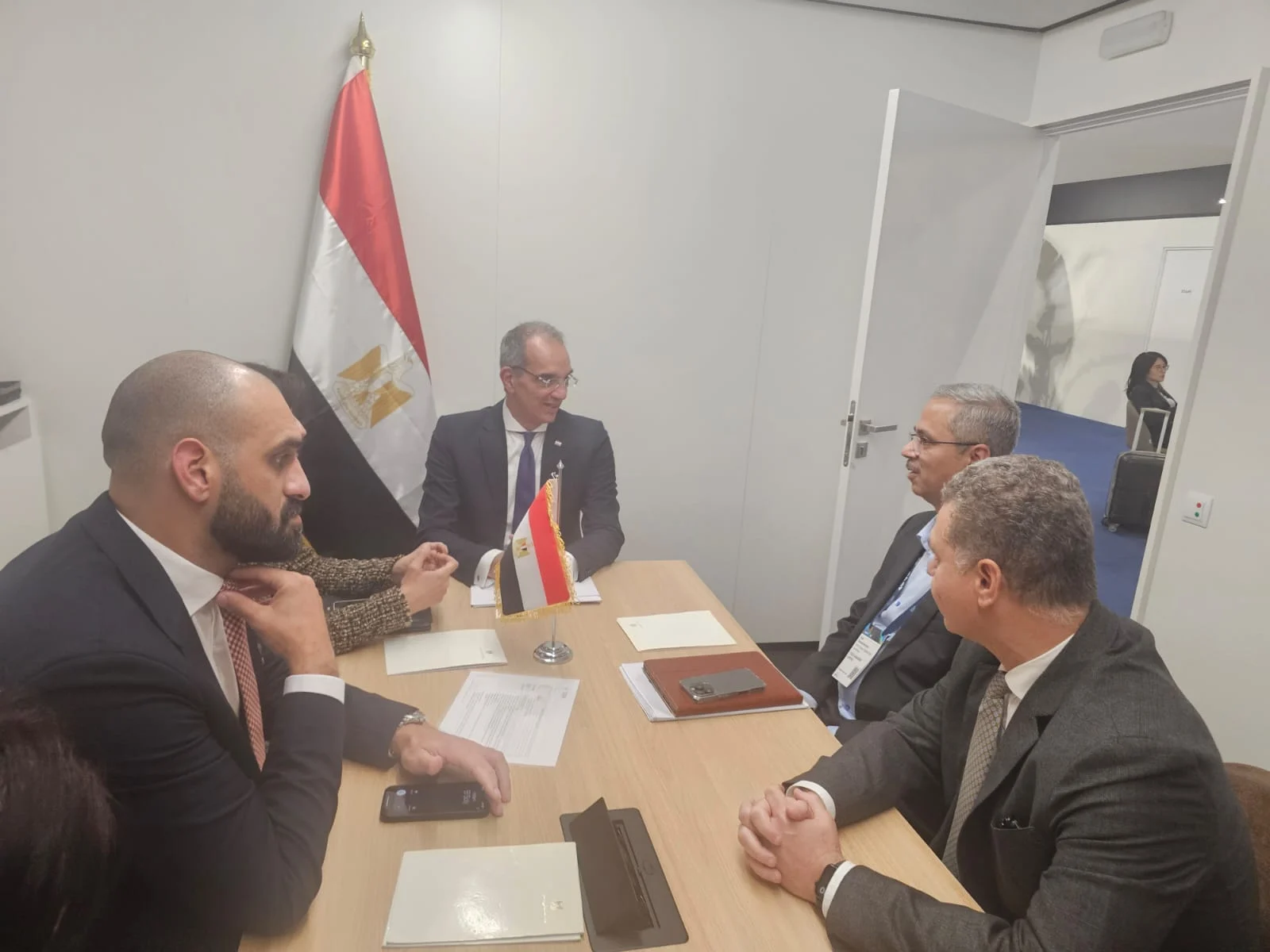 114472-شركات-عالمية-تعرض-الاستثمار-في-مصر-بقطاع-الاتصالات