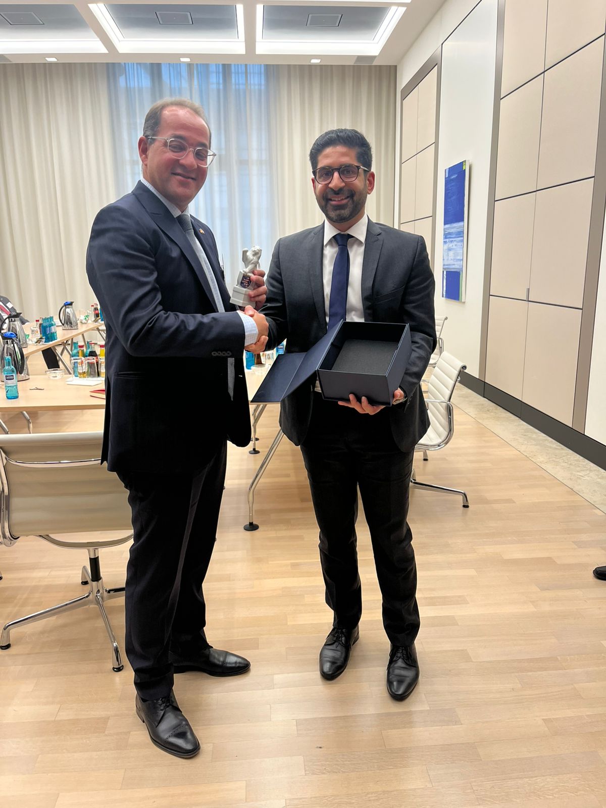 f39d5315-f0d1-4855-9769-e5da4ef23b79