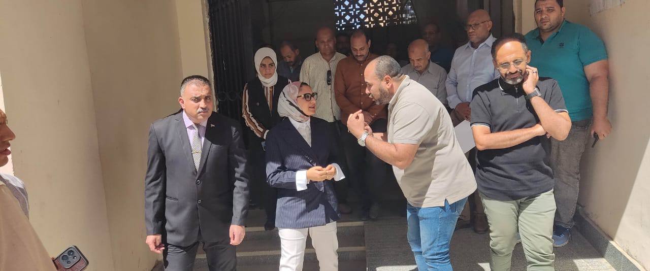 نائب محافظ الوادي الجديد تتفقد مركز الخارجة (2)