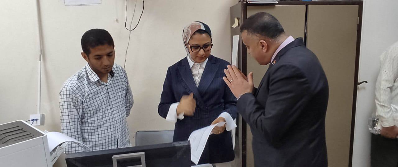 نائب محافظ الوادي الجديد تتفقد مركز الخارجة (3)