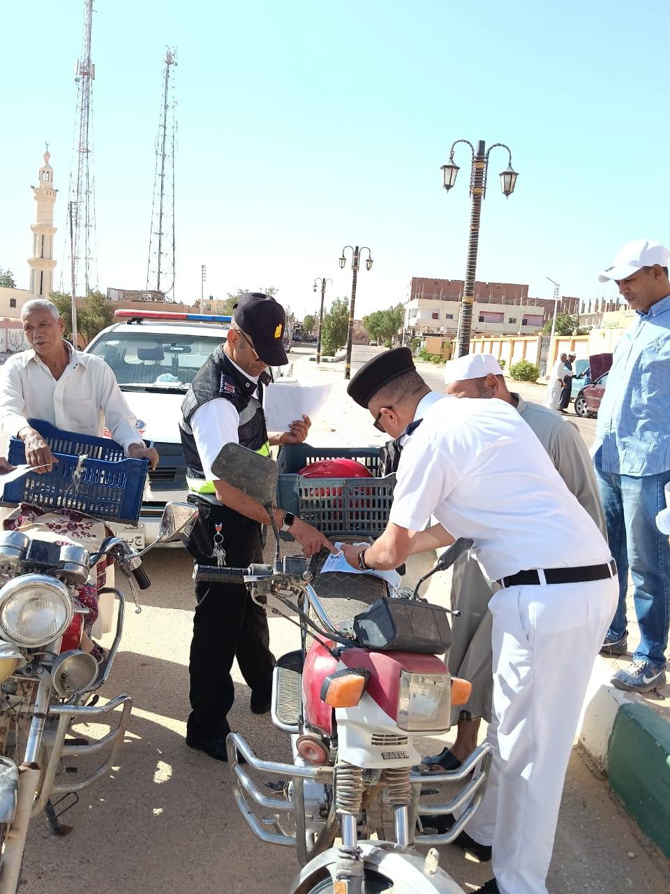 قافلة مرورية لسكان واحة بلاط (1)