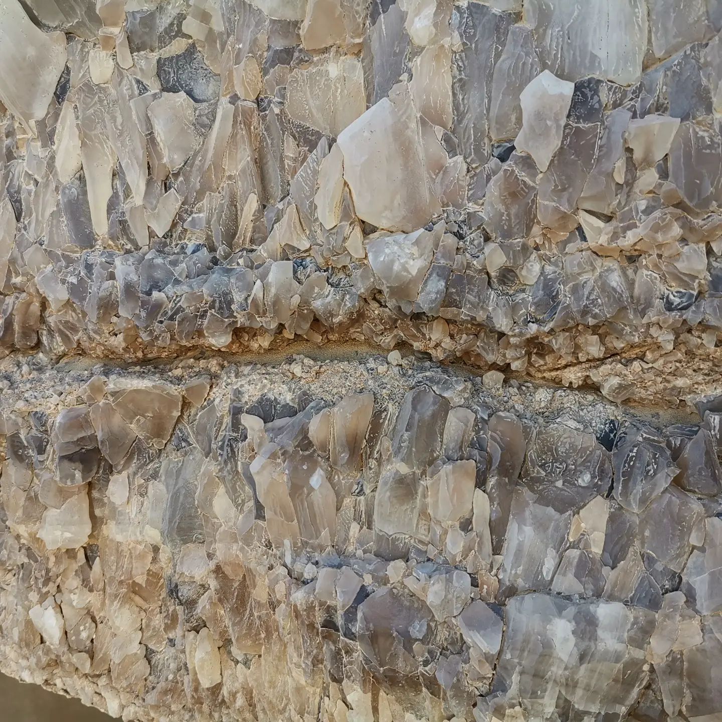 صخور ومكونات جبل الكريستال بواحة الفرافرة (6)