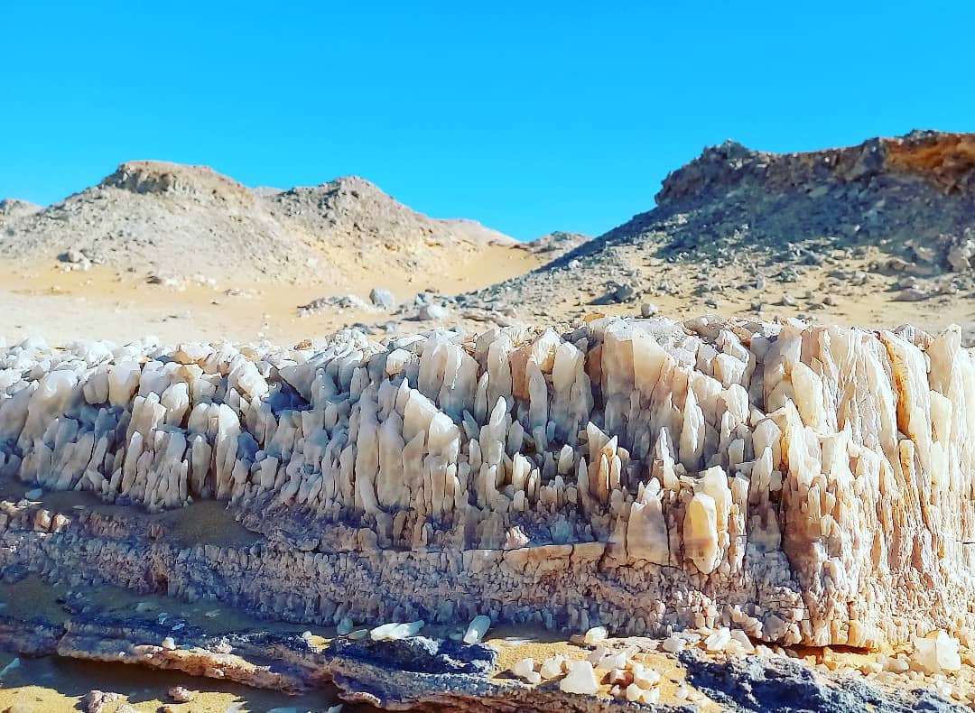 صخور ومكونات جبل الكريستال بواحة الفرافرة (9)