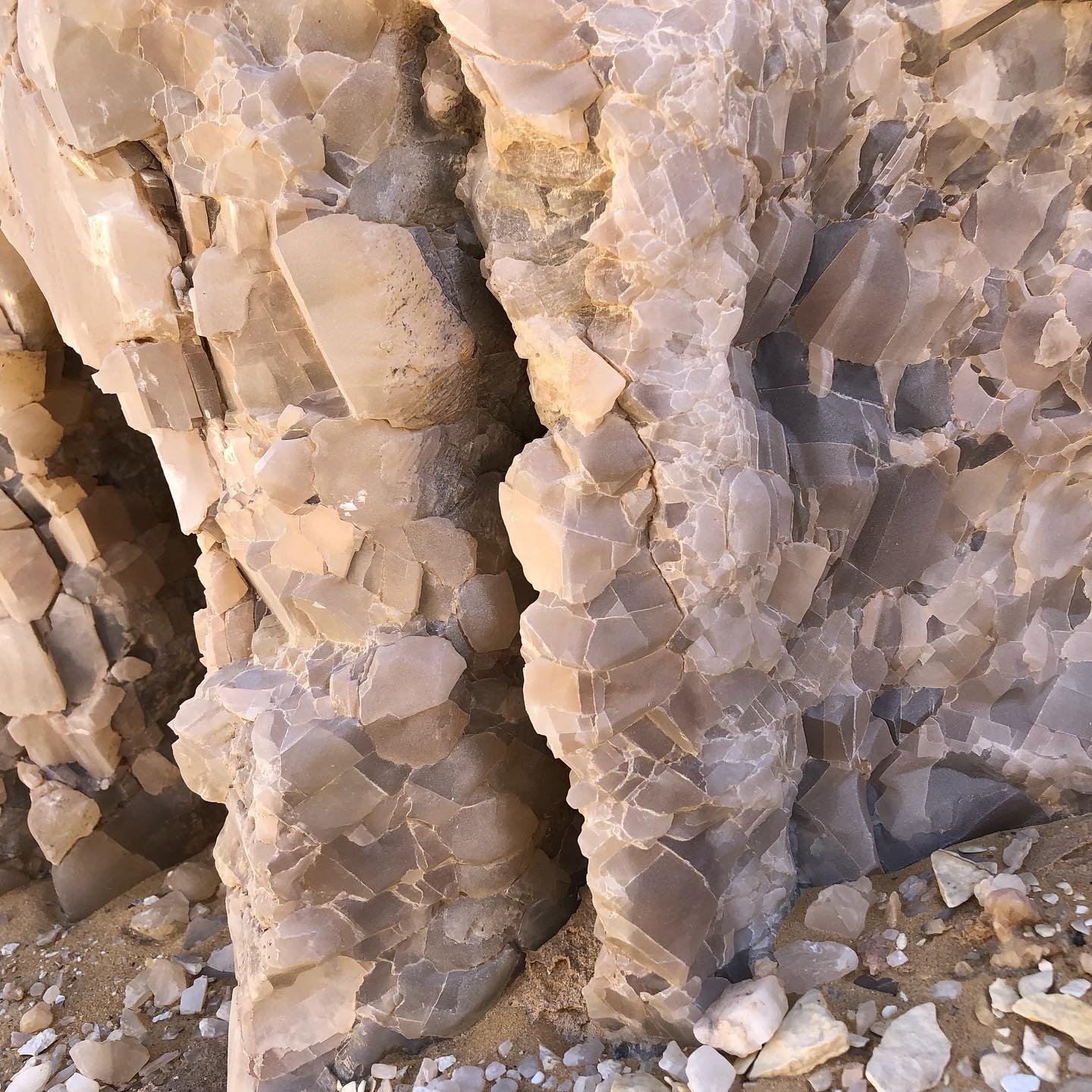 صخور ومكونات جبل الكريستال بواحة الفرافرة (24)