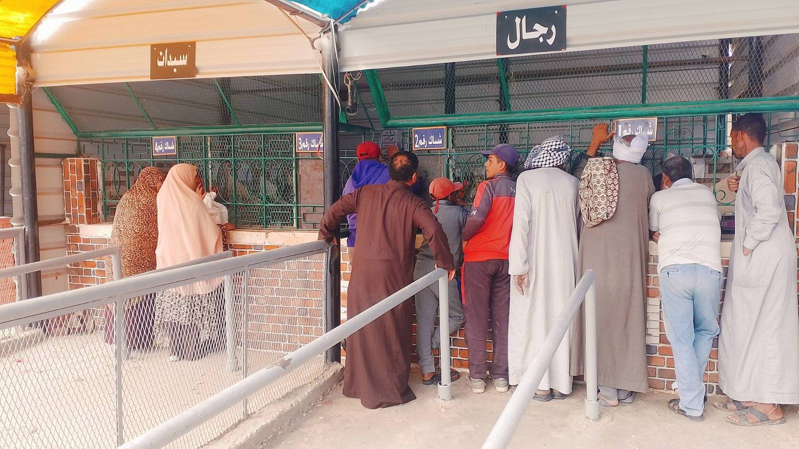 منفذ بيع الخضر والفاكهة بمركز باريس