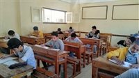 طلاب الشهادة الإعدادية في الجيزة يؤدون اليوم امتحاني اللغة الأجنبية والدين 