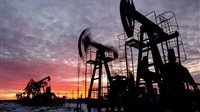 النفط يرتفع مع تقلص المخزونات الأمريكية وآمال خفض الفائدة 