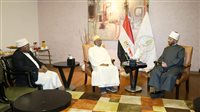 وزير الأوقاف يلتقي مفتي جزر القمر على هامش مؤتمر الإفتاء الدولي 
